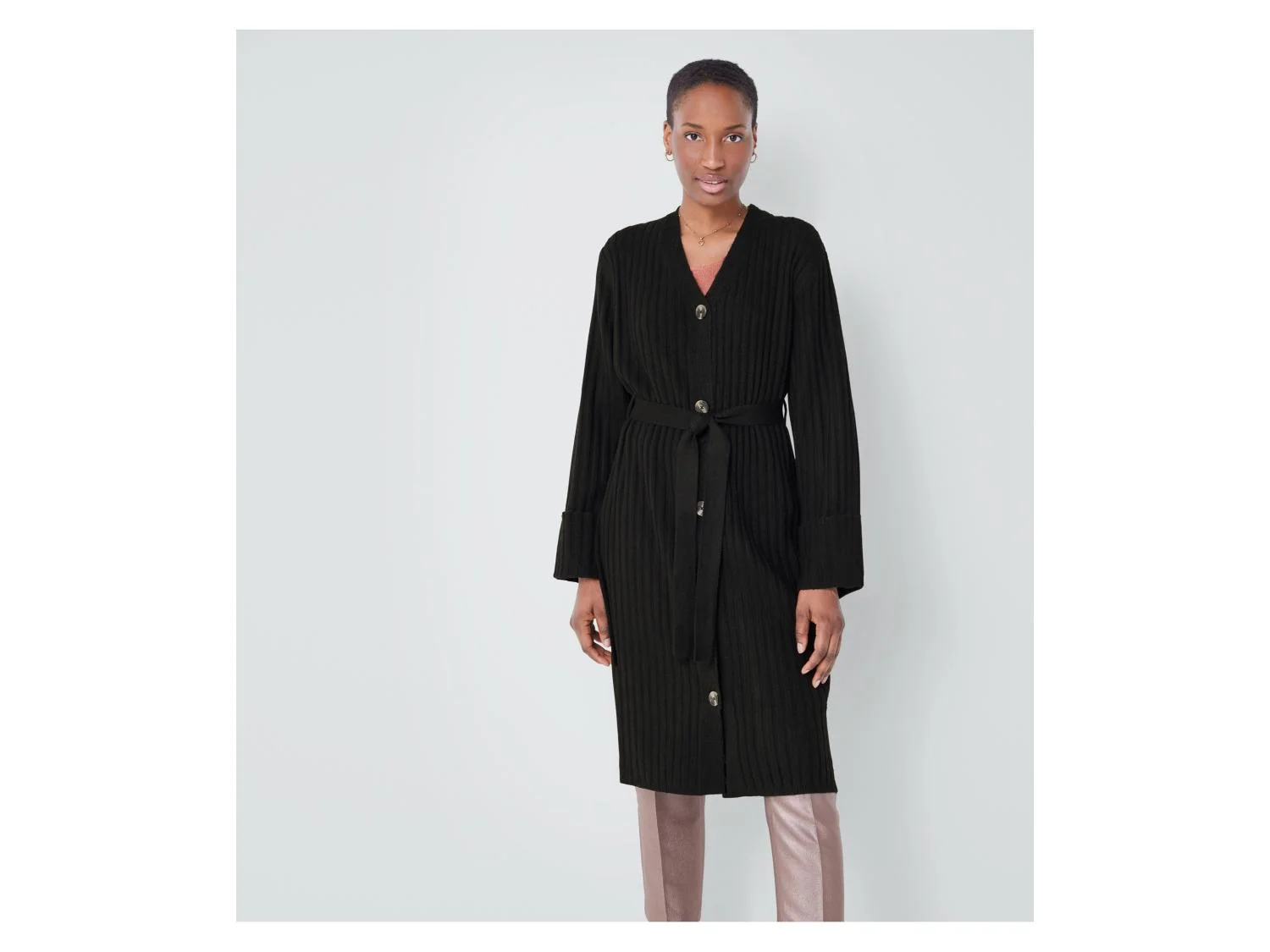 Gilet en maille pour femme, avec des matériaux recyclés.