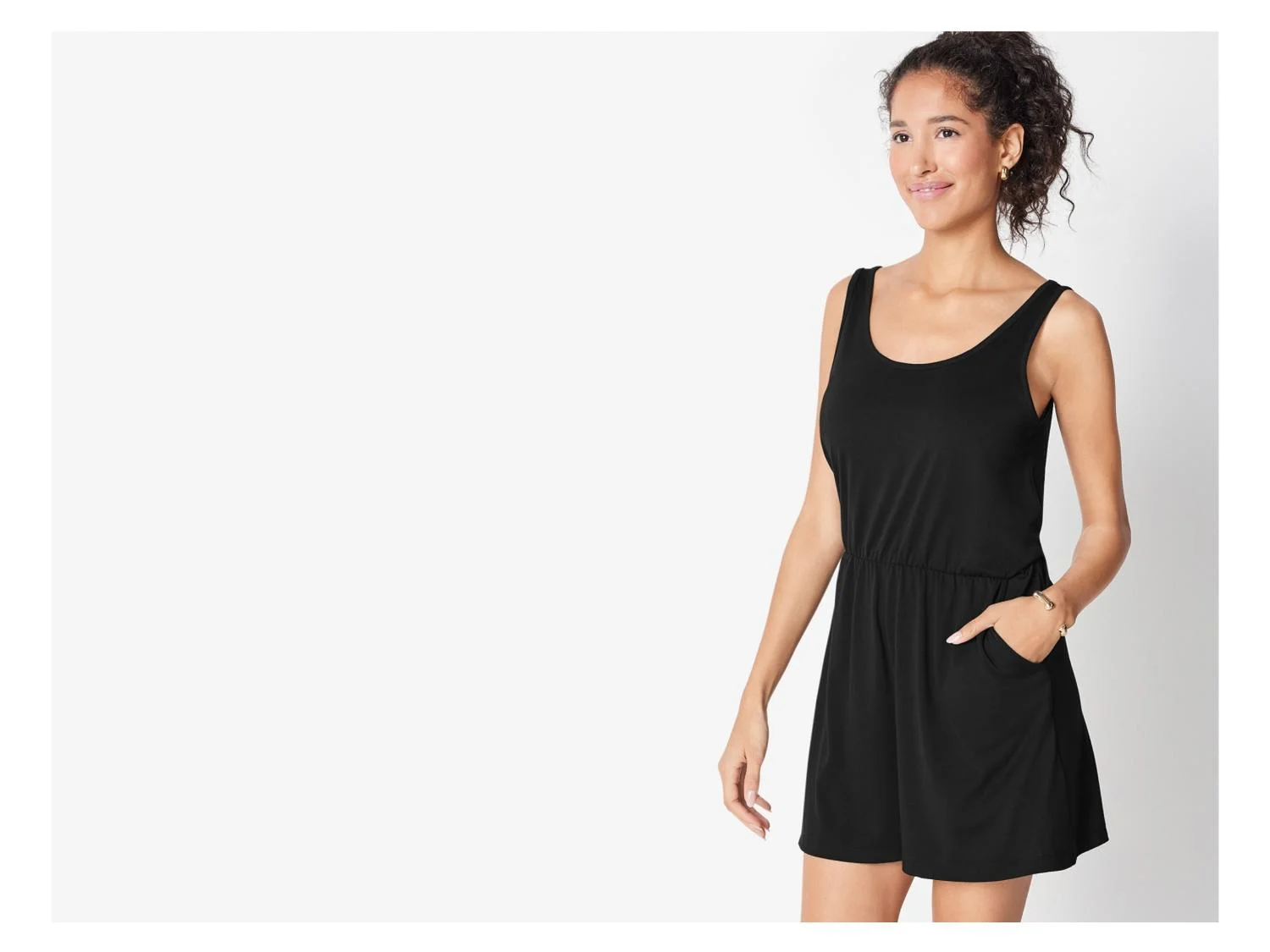 Combinaison femme, avec taille élastique.