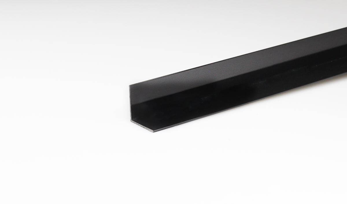 Corniere en pvc noir satiné 1