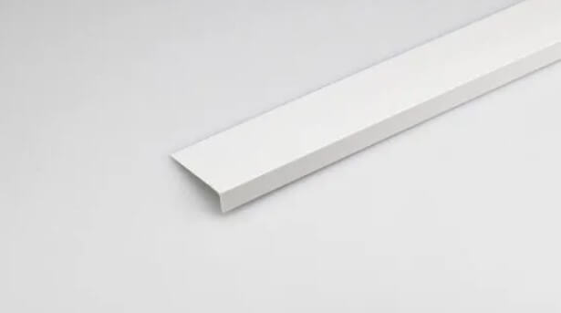 Corniere inegale en pvc blanc satiné