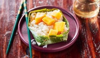 Riz gluant au lait de coco et à la mangue