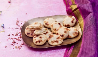 12 mini cheese naans
