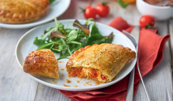 2 Chaussons tomate, poivron, mozzarella, pesto rosso