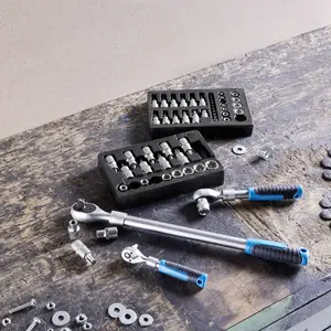 Clé à Cliquet Télescopique ou Jeu de Douilles