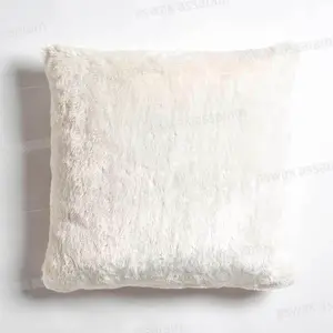 COUSSIN EN FAUSSE FOURRURE – BLANC 50*50CM