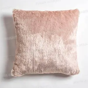COUSSIN EN FAUSSE FOURRURE – BEIGE 50*50CM