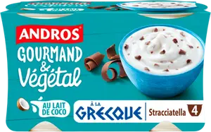 Dessert à la grecque à la stracciatella au lait de coco