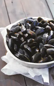 Cocotte De Moules Francaises Cuisinees A La Mariniere