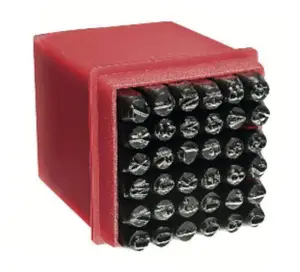 Jeu de lettres et chiffres à frapper 36 pièces 5095