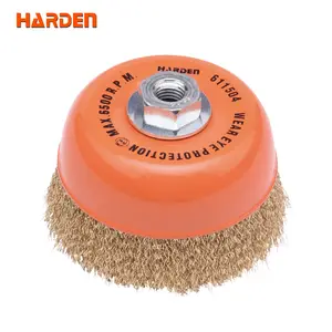 Brosse métallique avec écrou