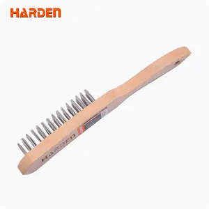Brosse en acier à 4 rangs avec manche en bois