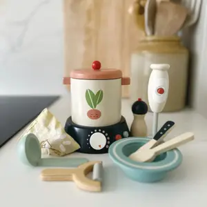 Robot soupe légumes et accessoires en bois