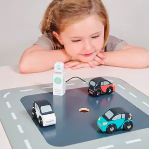 Lot de 3 petites voitures écologiques