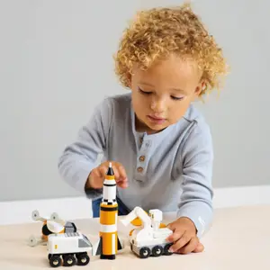 Set de 5 véhicules voyageurs de l'espace en bois