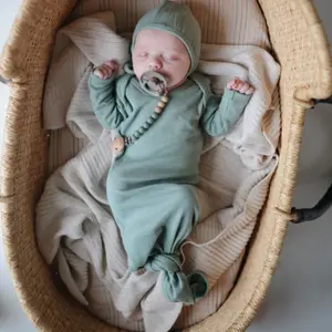 Bonnet de naissance à nouer Roman Green