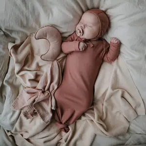 Bonnet de naissance à nouer Cedar