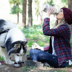 Gourde isotherme pour chien 2 en 1 Rose (1 litre)