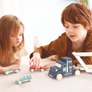Camion transporteur avec 4 voitures