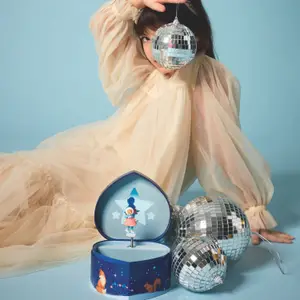 Boîte à bijoux musicale Patineuse