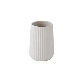 Gobelet de salle de bains en céramique beige strié Ø8 x H.11,5 cm, Levasseur Dune