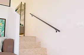 2 supports muraux + fixations pour rampe d’escalier gris 7016 Alumin'home