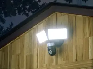 Caméra de surveillance extérieure Wi-Fi Full HD 1080p avec projecteur LED