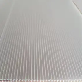 Plaque de polypropylène alvéolaire neutre 1x0.5m ep 2.5mm