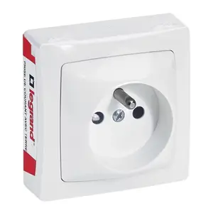 Prise 2P+T Puissance max : 3 680 W en 230 V