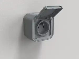 Prise de courant avec volet "Plexo" complet saillie - Gris