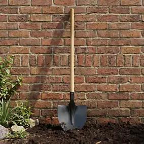 Pelle ronde de jardin avec manche en bois L.137 cm