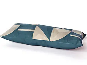 Coussin motif géométrique bleu et blanc l.70 x h.30 cm