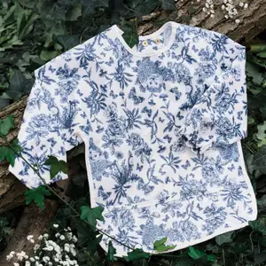 Bavoir manches longues Toile de Jouy bleu marine