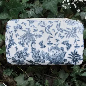Trousse de toilette enduite Toile de Jouy bleu marine (25 cm)