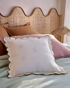 Coussin en coton crème 50 x 50 cm avec soleils brodés, contour festonné Maison Paloma x Castorama