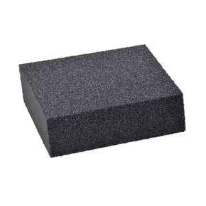 Eponge abrasive angle 100 x 68 mm grains fin/moyen