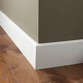 Couvre-plinthe MDF blanche 220 x 13,8 cm (vendue à la pièce), GoodHome Décor 10
