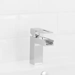 Mitigeur lavabo cascade "Handa" - NF