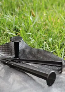 Lot de 30 chevilles et agrafes de jardin en plastique