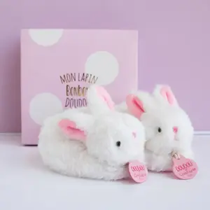 Coffret chaussons de naissance lapin rose avec hochet (0-6 mois)