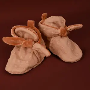 Coffret Doudou et chaussons Timo orange (0-6 mois)