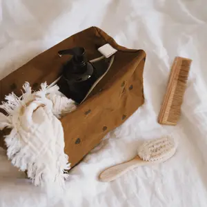 Trousse de toilette Vic Cœur cumin