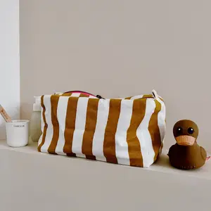 Trousse de toilette Vic rayée écru-caramel