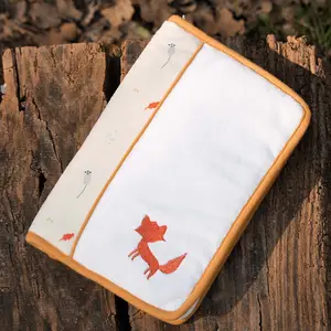 Protège carnet de santé Cache-cache en forêt
