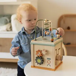 Cube d'activités en bois