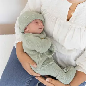 Lot brassière, bonnet et chaussons Vert Olive (0-1 mois)