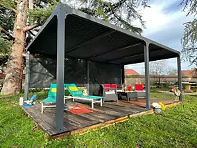 Pergola bioclimatique autoportante Habrita aluminium 3,6 x 6 m gris anthracite + 2 rideaux manuels 6 m