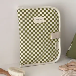 Protège carnet de santé Edgar Damier Olive