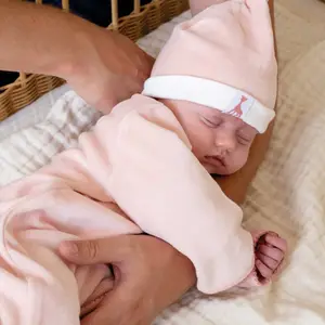 Bonnet de naissance en velours rose Sophie la girafe (1-3 mois)