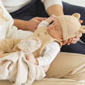 Bonnet de naissance Ours en maille Caramel (0-1 mois)