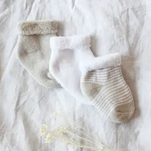 Lot de 3 paires de chaussettes beige et blanc (0-6 mois)
